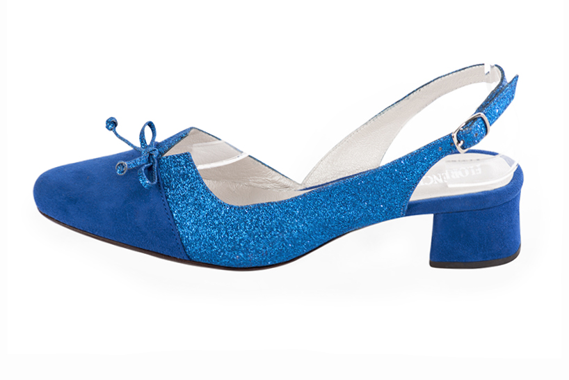 Electric blue women's open back shoes, with a knot. Round toe. Low flare heels. Profile view - Florence KOOIJMAN